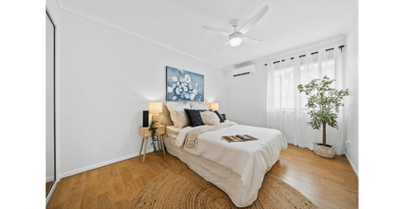 Stylish Townhome | Huge courtyard | Central Location - Photo 2