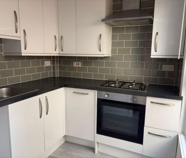 2 bedroom end of terrace house to rent - Photo 6