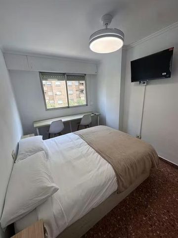 Avinguda del Primer de Maig, Valencia, Valencian Community 46017 - Photo 4