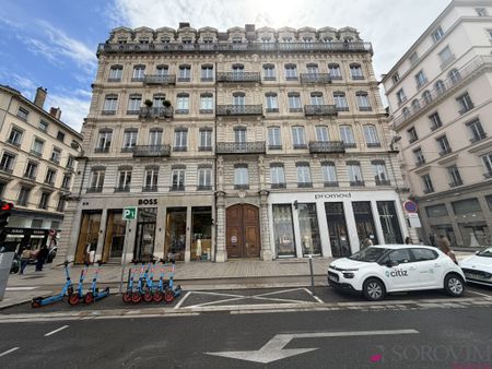 Location Appartement 3 pièces 59m² LYON 2ème - Photo 3
