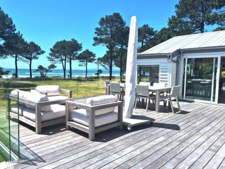 Luxury Beach Front Retreat - Photo 4