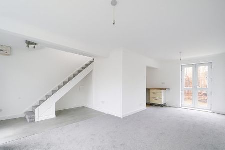 3 bedroom semi-detached house to rent - Photo 2