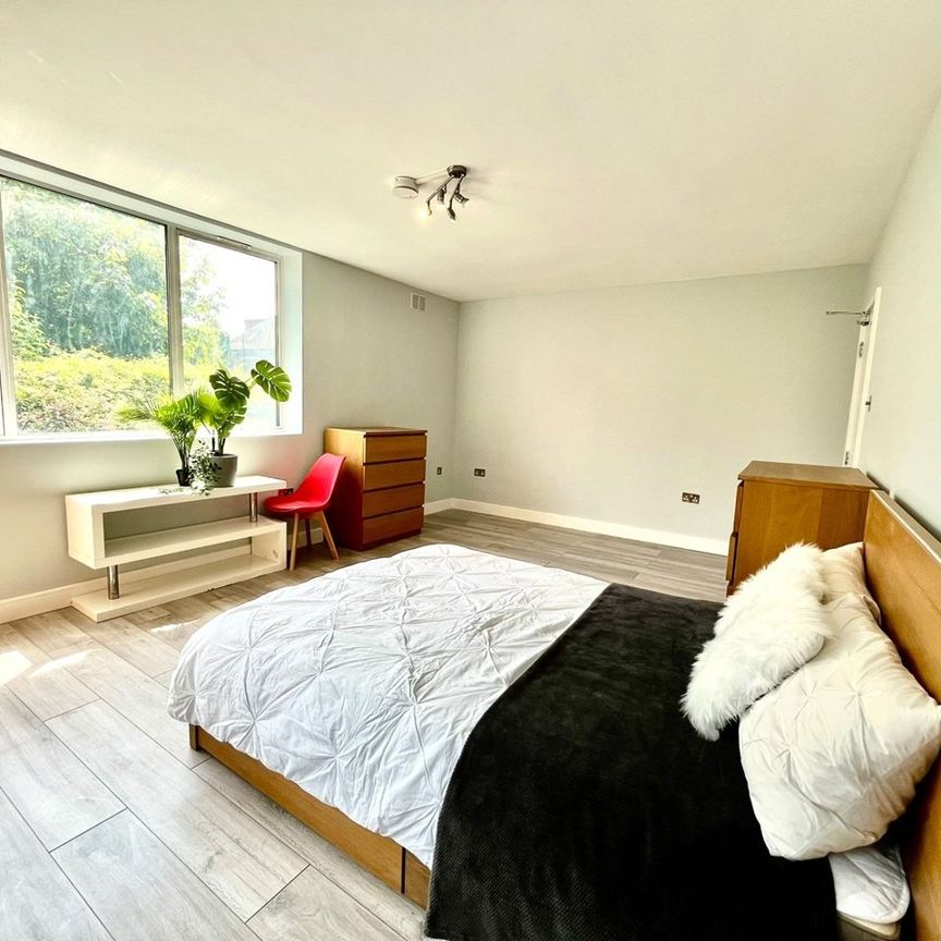 Room in a Shared Flat, Dinerman Court, NW8 - Photo 1