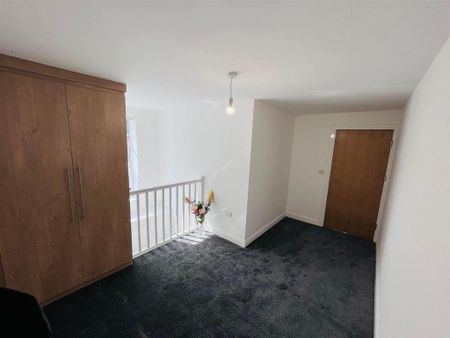 2 bedroom maisonette to rent - Photo 4