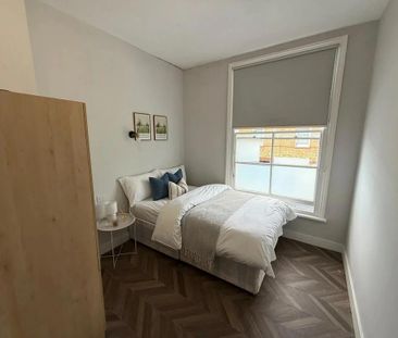 1 bedroom in a house share to rent - Photo 2