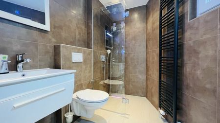 Neubau hochwertiges Top möbliertes Studio mit Klima, Parkplatz, Balkon - Photo 4