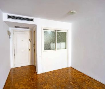 Apartamento de alquiler en Cuesta Santo Domingo, Palacio - Photo 2