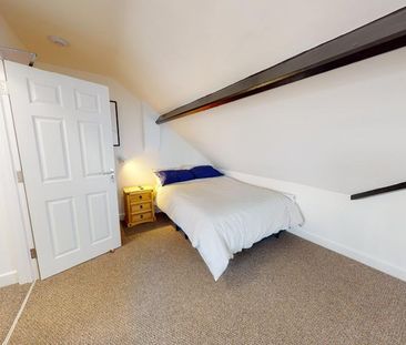 1 bedroom in a house share to rent - Photo 2