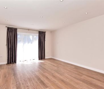 2 bedroom end of terrace house to rent - Photo 5