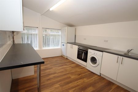 2 bedroom Apartment to let - Photo 3