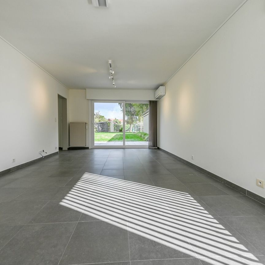 Rustig gelegen halfopen bebouwing op ruim perceel - Photo 1