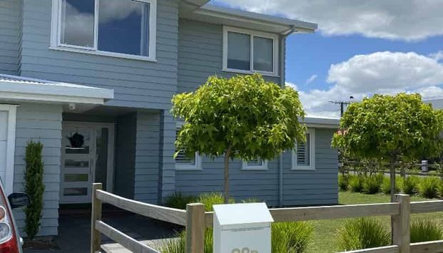 Luxurious Modern Home in a Family-Friendly Neighborhood - Photo 1