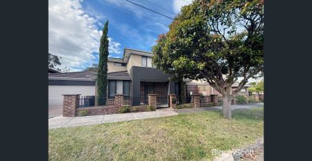 Family Comfort in a Quiet Court Location - Photo 5