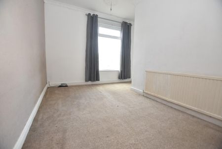 2 bedroom House To Let Total Size: 721 SQ FT - Photo 2