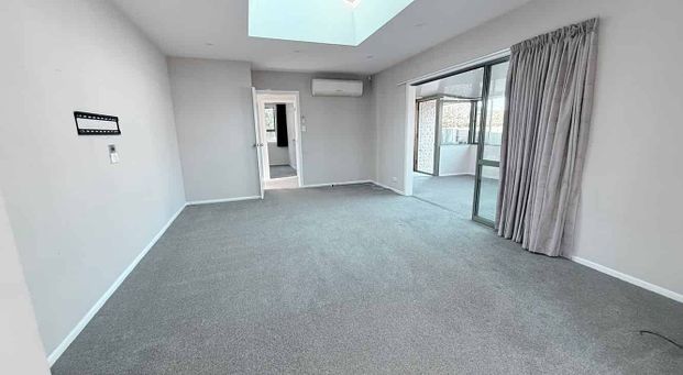 Sunny Spacious Living - Photo 1