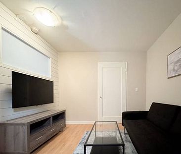 Available November 1st - Pet Welcome Furnished 1 Bedroom @ 935 Jervis - Photo 1