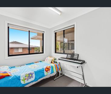 Spacious Two-Storey Home with City Views – Modern, Comfortable - Photo 5