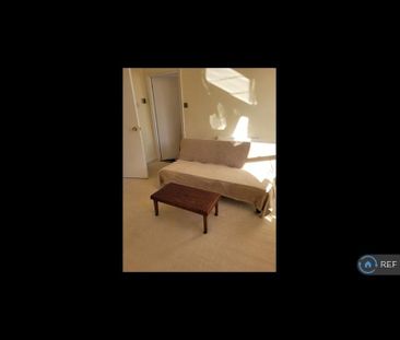 1 bedroom in a flat share to rent - Photo 3