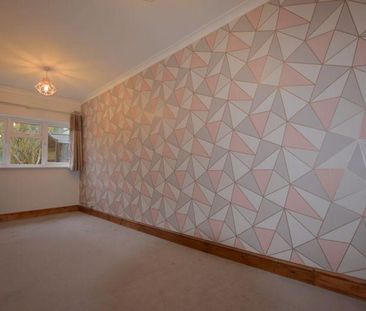 3 bedroom detached bungalow to rent - Photo 3