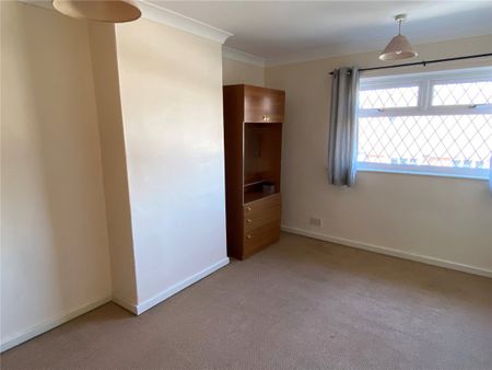 Princess Crescent, Chickenley, Dewsbury, West Yorkshire, WF12 - Photo 3