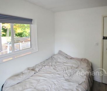 5 bedroom semi-detached house to rent - Photo 4