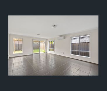 12 Diamond Parade, Cobblebank, Vic 3338 - Photo 5