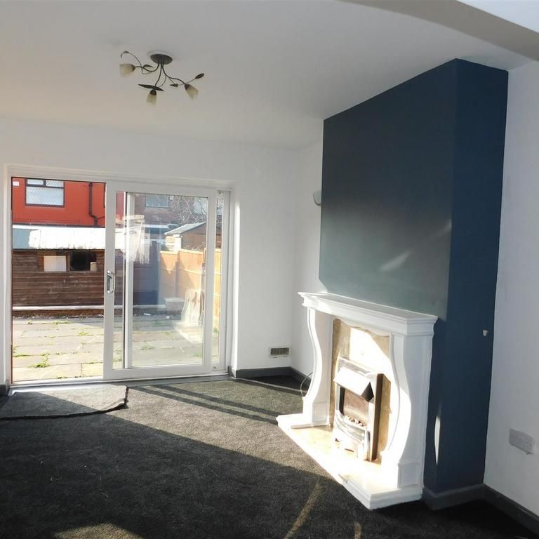 3 bedroom end of terrace house to rent - Photo 1