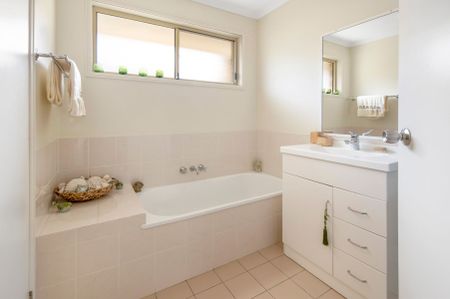 PICTURE PERFECT THREE BEDROOM HOME - Photo 5
