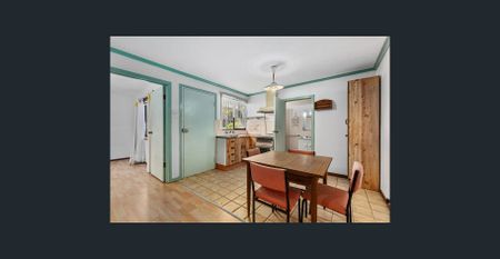 Full Brick Home & Granny Flat in Hurstville Public School Catchment - Photo 2