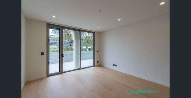 Modern 2-Bedroom Apartment with Expansive Balcony - Photo 1