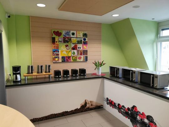 1 Zimmer zu vermieteten im 4 Sterne Hotel - Photo 1