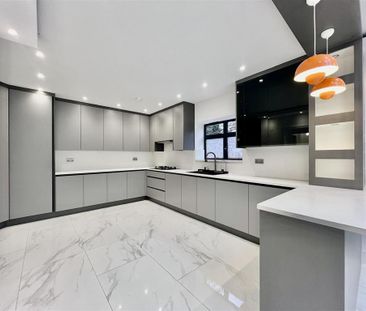 4 bedroom semi-detached house to rent - Photo 6