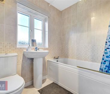 4 bedroom detached house to rent - Photo 2