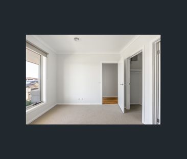 YOUR FAMILY HOME AWAITS! - Photo 2