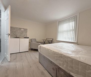 1 bedroom in a house share to rent - Photo 6