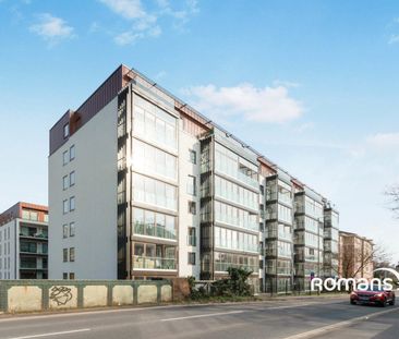 Grandview, 296 Farnborough Road, Farnborough, GU14 - Photo 3