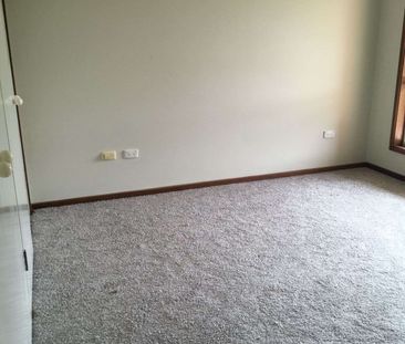 LOW MAINTENANCE, CENTRAL CONVENIENCE - Photo 3