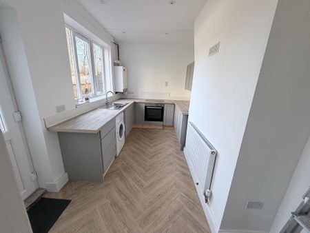 3 bedroom terraced house to rent - Photo 4