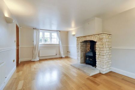 A 3 Bedroom House in Shipton Oliffe GL54 4JE - Photo 4