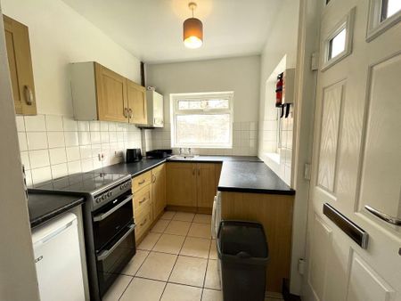 4 bedroom house share to rent - Photo 3