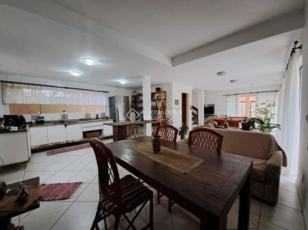 Casa com 3 quartos e 272m² para alugar em Rio Tavares, Florianópolis. - Foto 3
