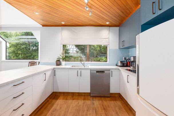 31 Shackle Lane, Whitby - Photo 1