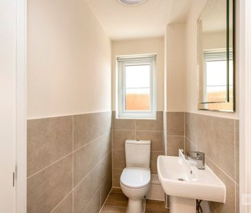 PETERBOROUGH - Photo 6