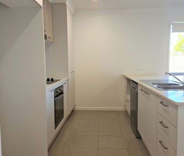 Impeccable Family Living only 800m from the Waterfront - Photo 1