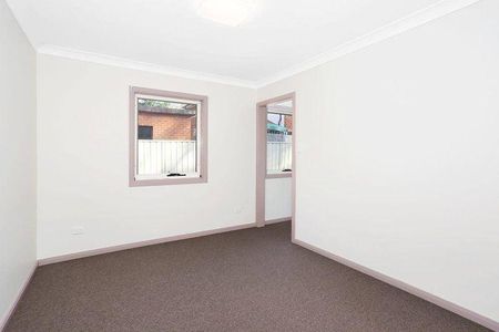 Modern 3 Bedroom Town House - Photo 4
