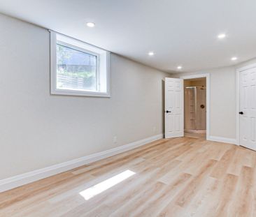 For Lease - 4 Carrington Place Unit# B, Bradford West Gwillimbury, ... - Photo 5