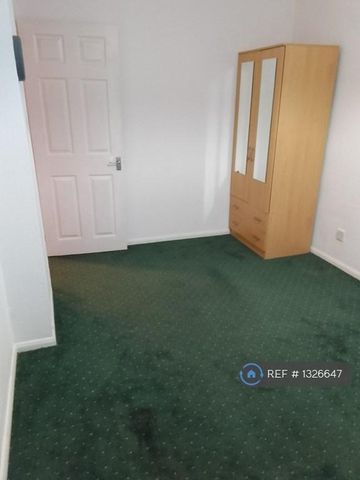 3 bedroom flat to rent - Photo 5