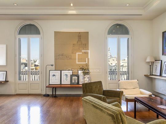 Exclusive apartment with views of La Pedrera for rent on Passeig de Gracia - Photo 1
