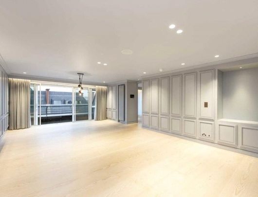 6 bedroom flat with 1 reception and 6 bathrooms in Mayfair, W1K - Photo 1