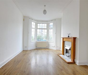 3 bedroom end of terrace house to rent - Photo 3